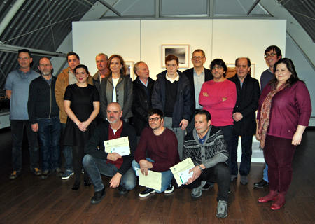 Foto de familia con el jurado, autoridades y galardonados Foto de familia con el jurado, autoridades y galardonados