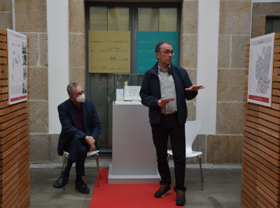 O Alcalde, Evencio Ferrero, e o responsable da exposición, Xaime Díaz