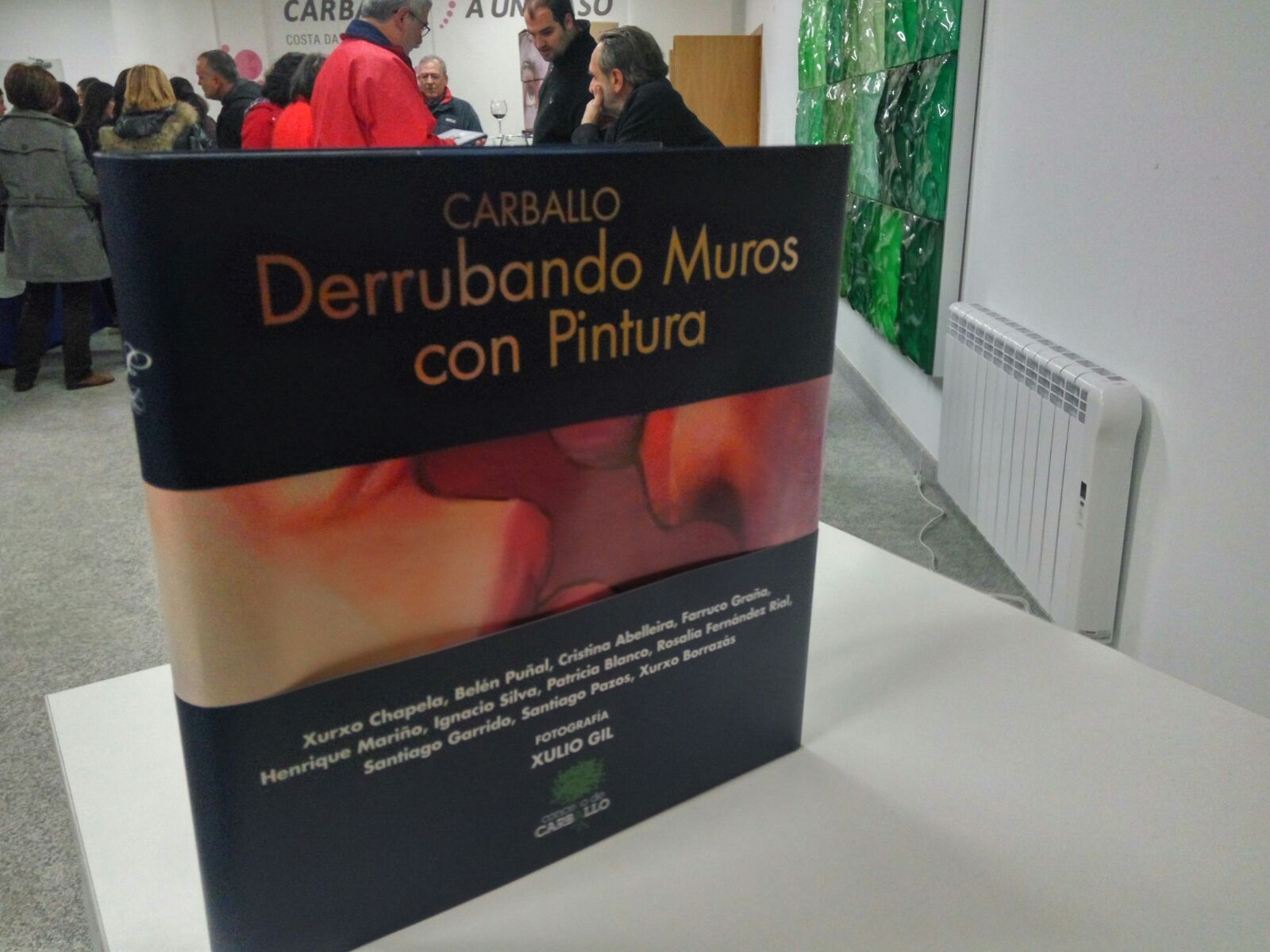 O libro Carballo: derrubando muros con pintura O libro Carballo: derrubando muros con pintura