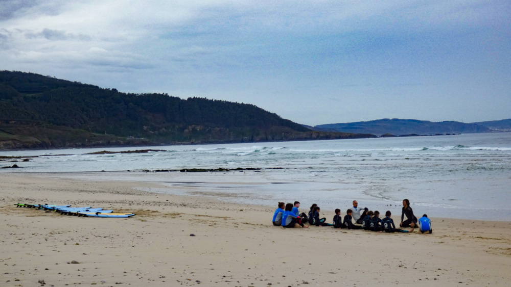 Sesin en la playa de Razo | Aprende a travs del surfing