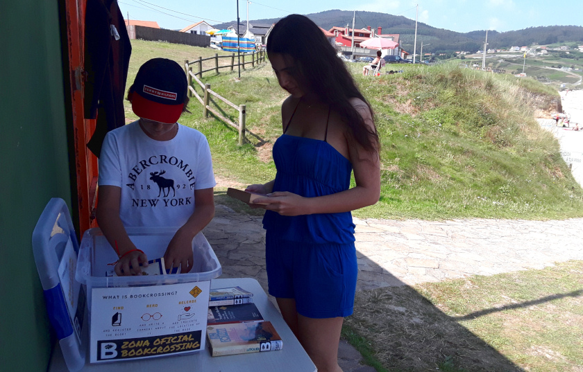 Hai dous puntos de recollida nas praias, en Razo e en Pedra do SalHay dos puntos de recogida en las playas, en Razo y en Pedra do Sal; próximamente habrá otro en la Oficina de Turismo Hay dos puntos de recogida en las playas, en Razo y en Pedra do Sal; próximamente habrá otro en la Oficina de Turismo