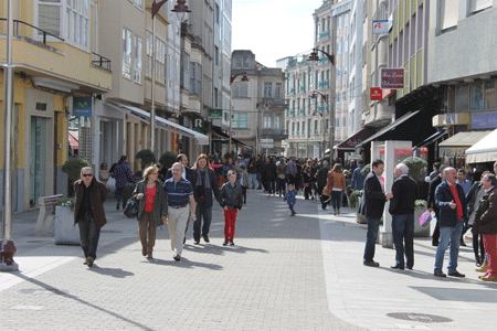 Calle Corua, en una zona peatonal y muy comercial