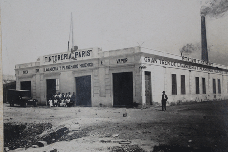 O patriarca da familia aprendeu na tinturara Pars, en Las Palmas